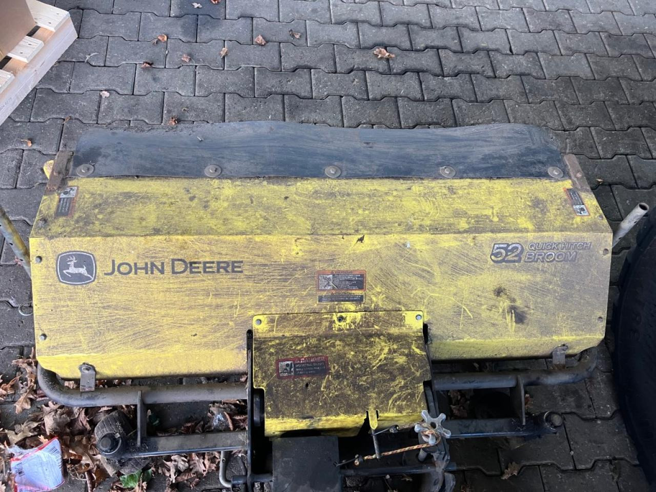 John Deere 52 inch Broom - مكنسة: صور 2 John Deere 52 inch Broom - مكنسة: صور 2