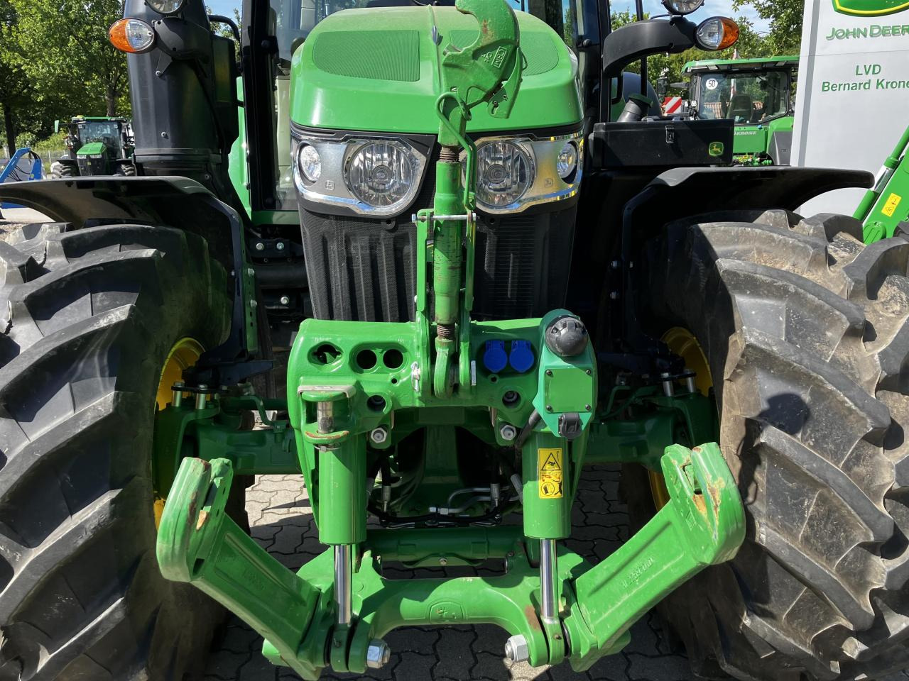 John Deere 6100M - جرار: صور 4 John Deere 6100M - جرار: صور 4