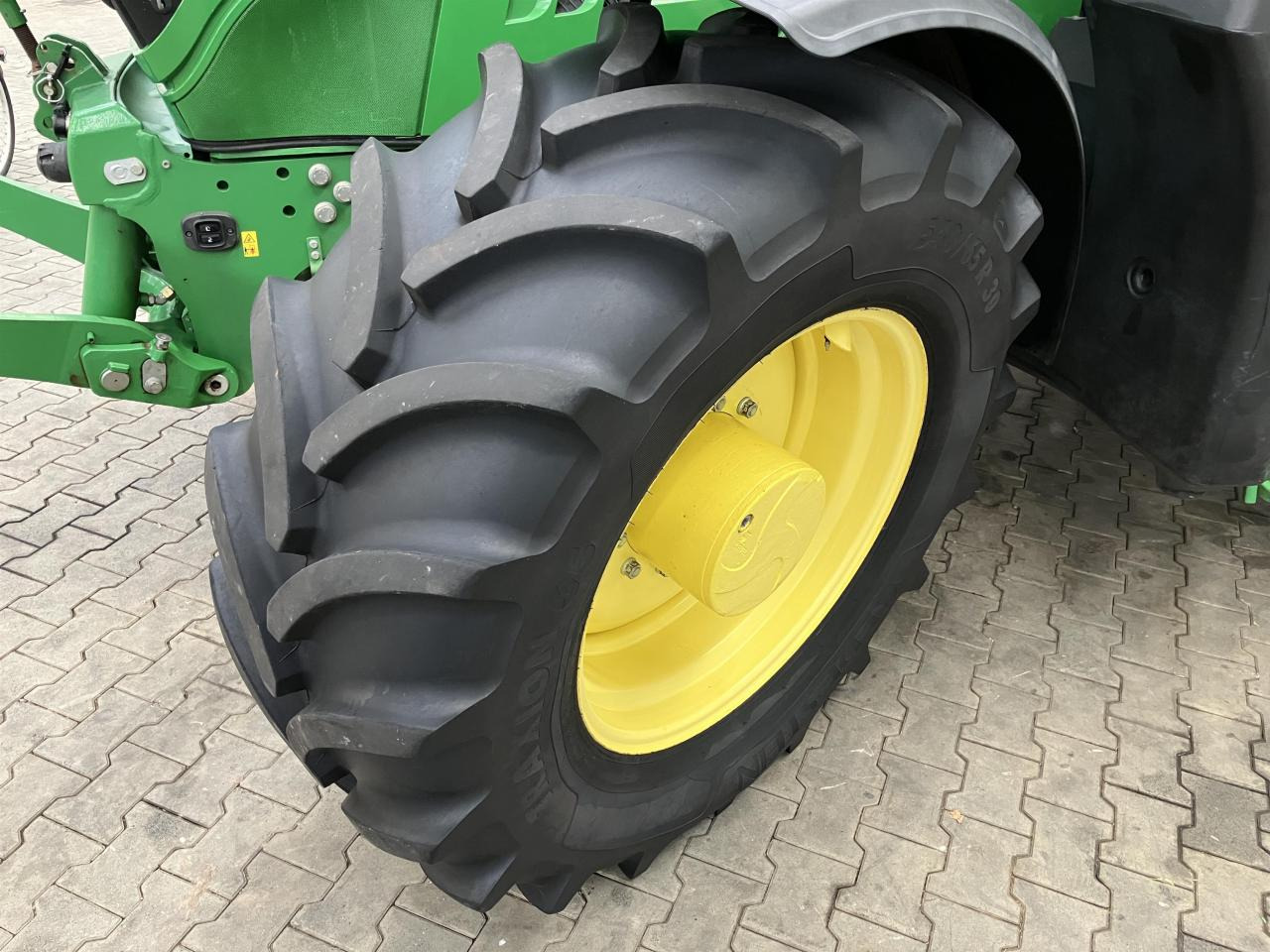 John Deere 6145R - جرار: صور 2 John Deere 6145R - جرار: صور 2