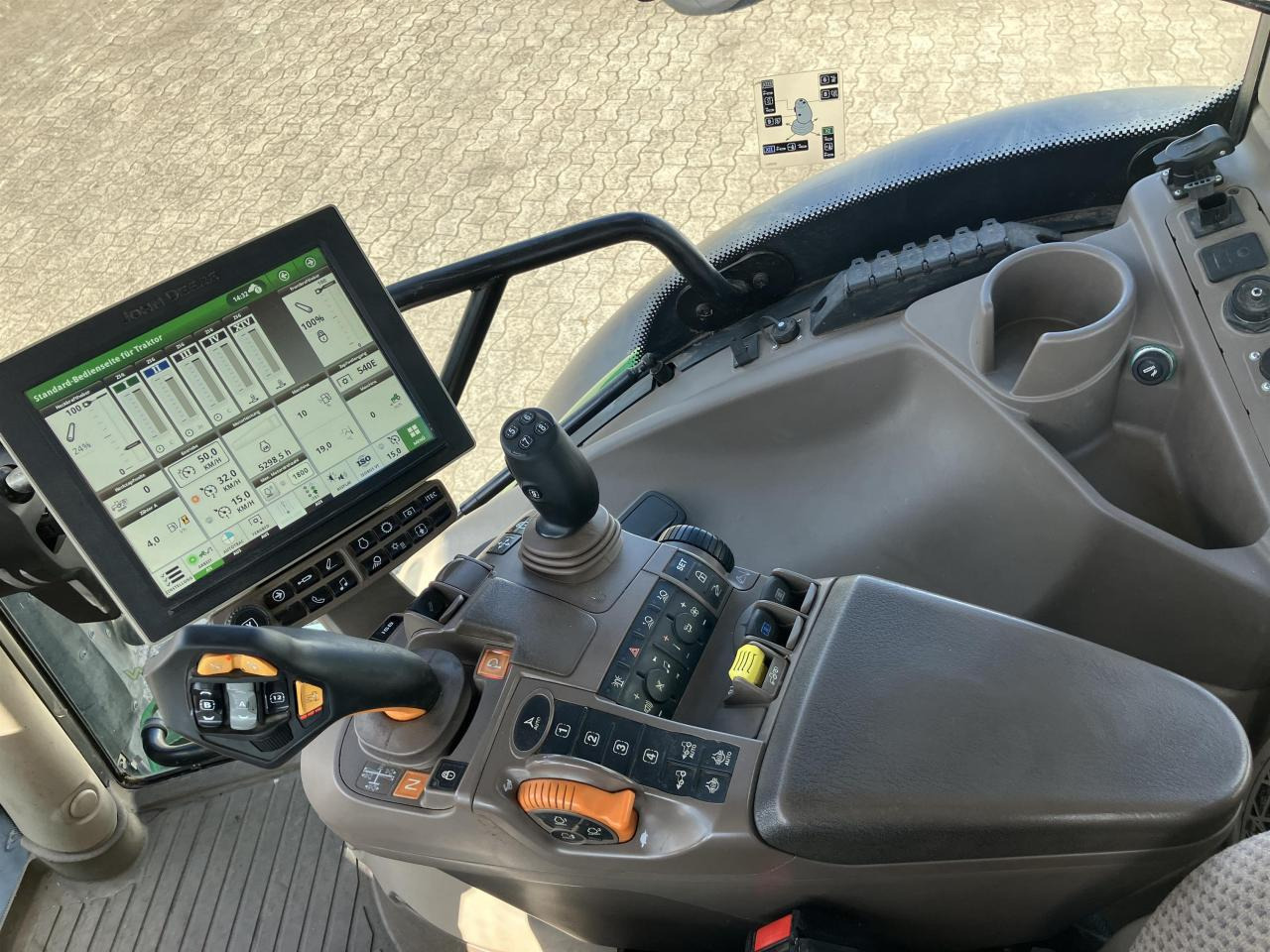 جرار John Deere 6155R: صور 8