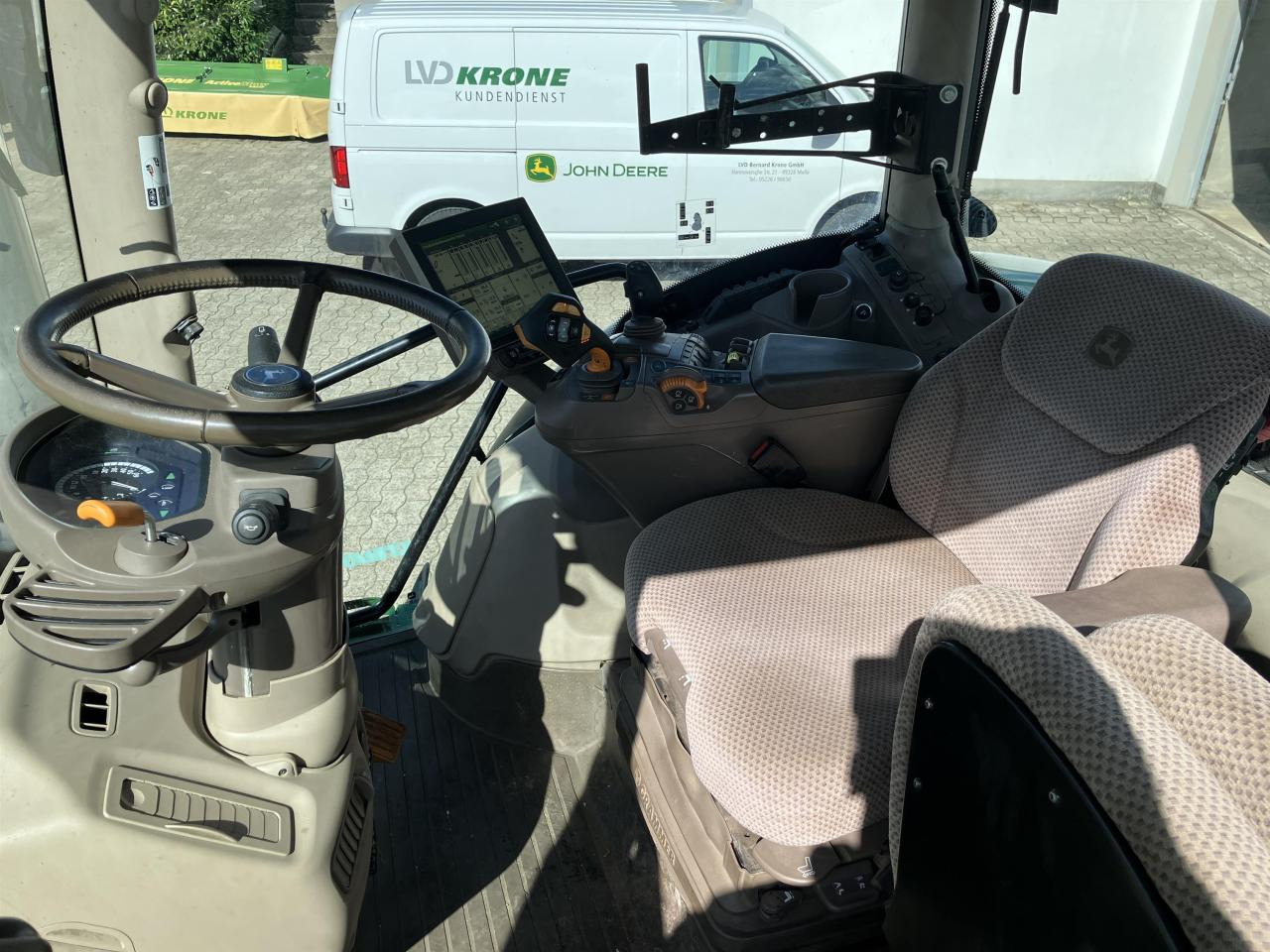 جرار John Deere 6155R: صور 7