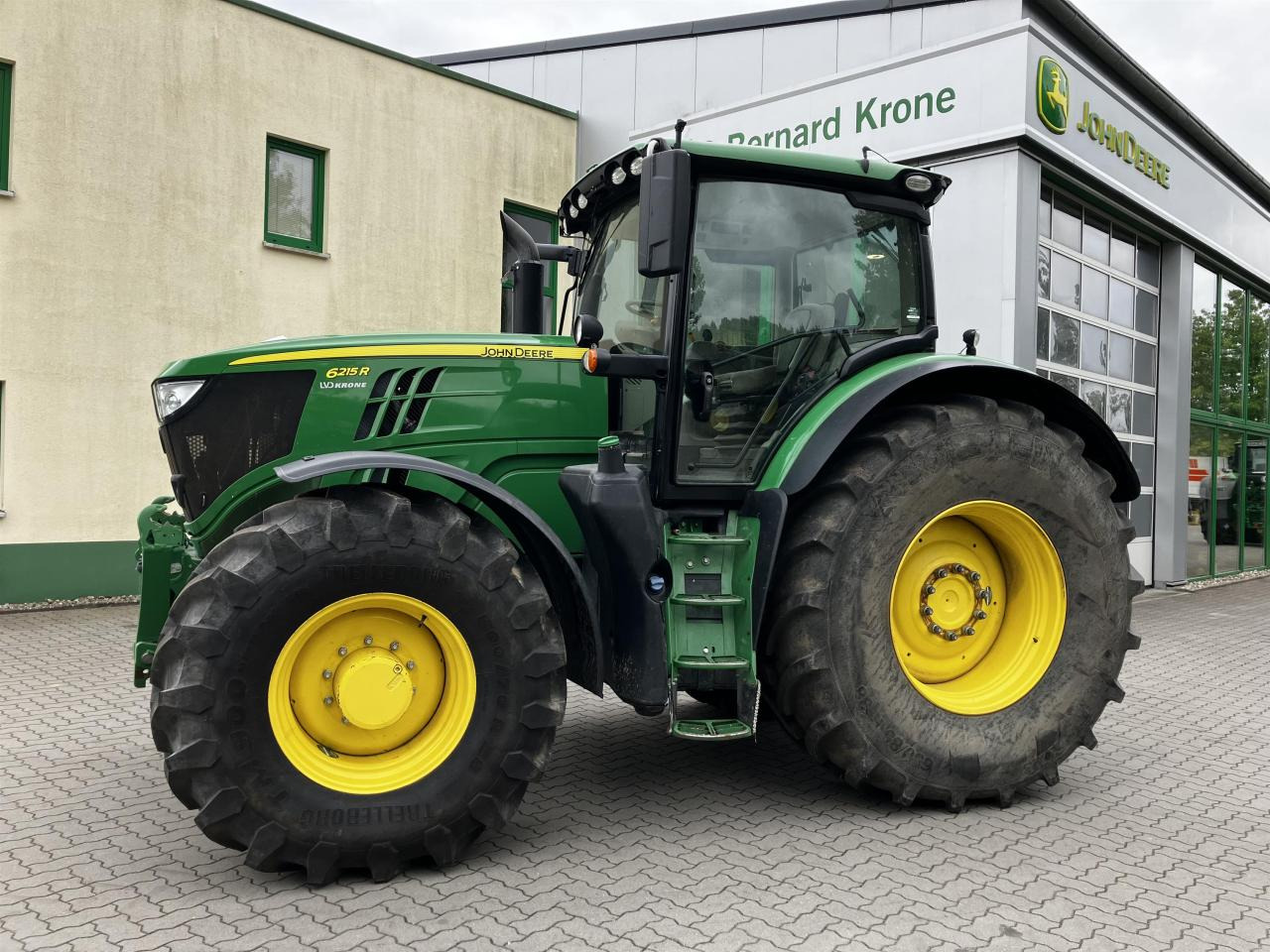 John Deere 6215R - جرار: صور 1 John Deere 6215R - جرار: صور 1
