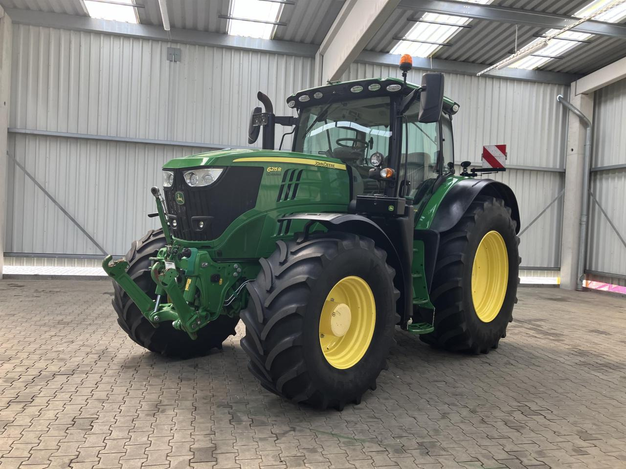 John Deere 6215R - جرار: صور 1 John Deere 6215R - جرار: صور 1