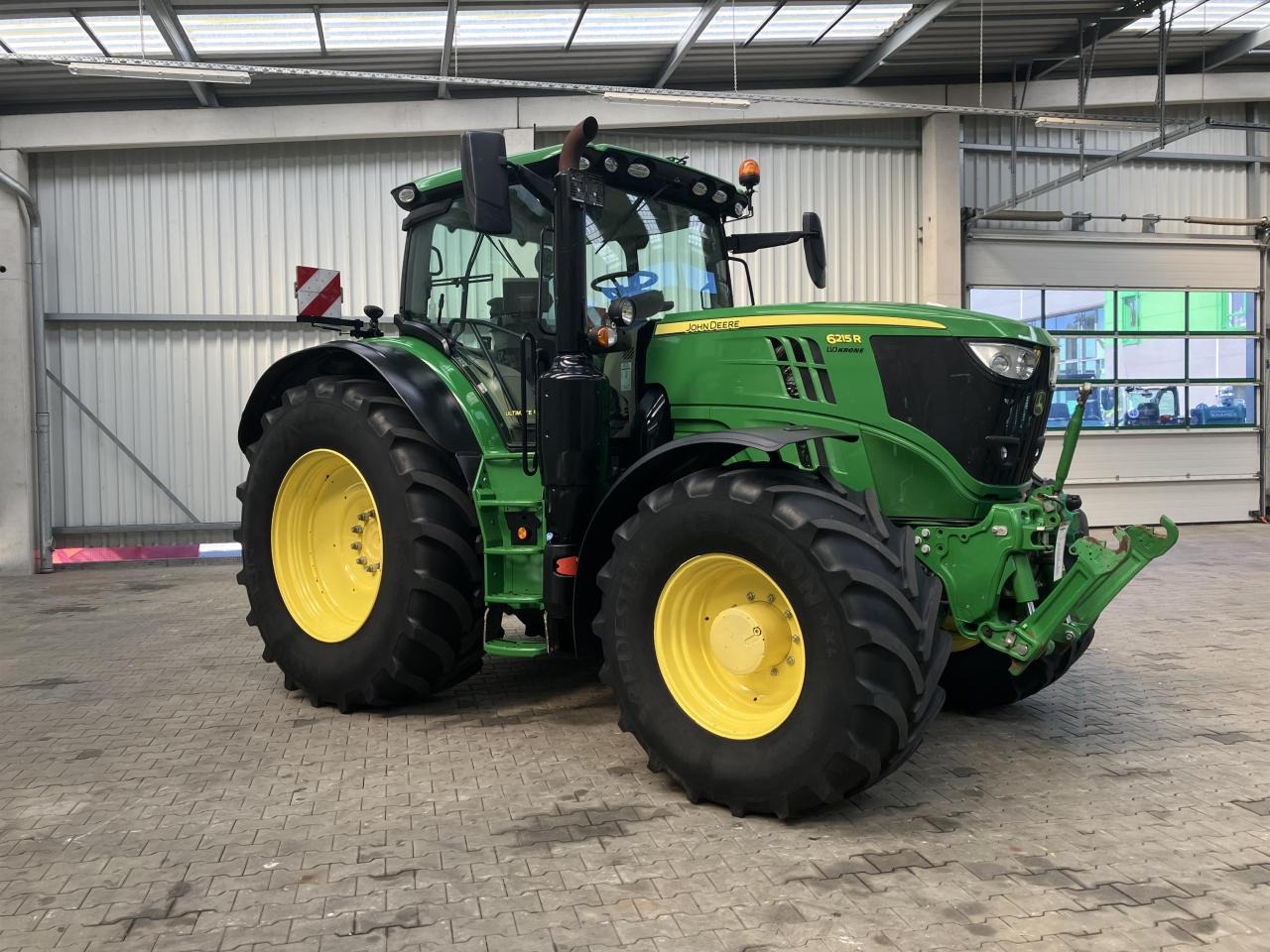 John Deere 6215R - جرار: صور 2 John Deere 6215R - جرار: صور 2