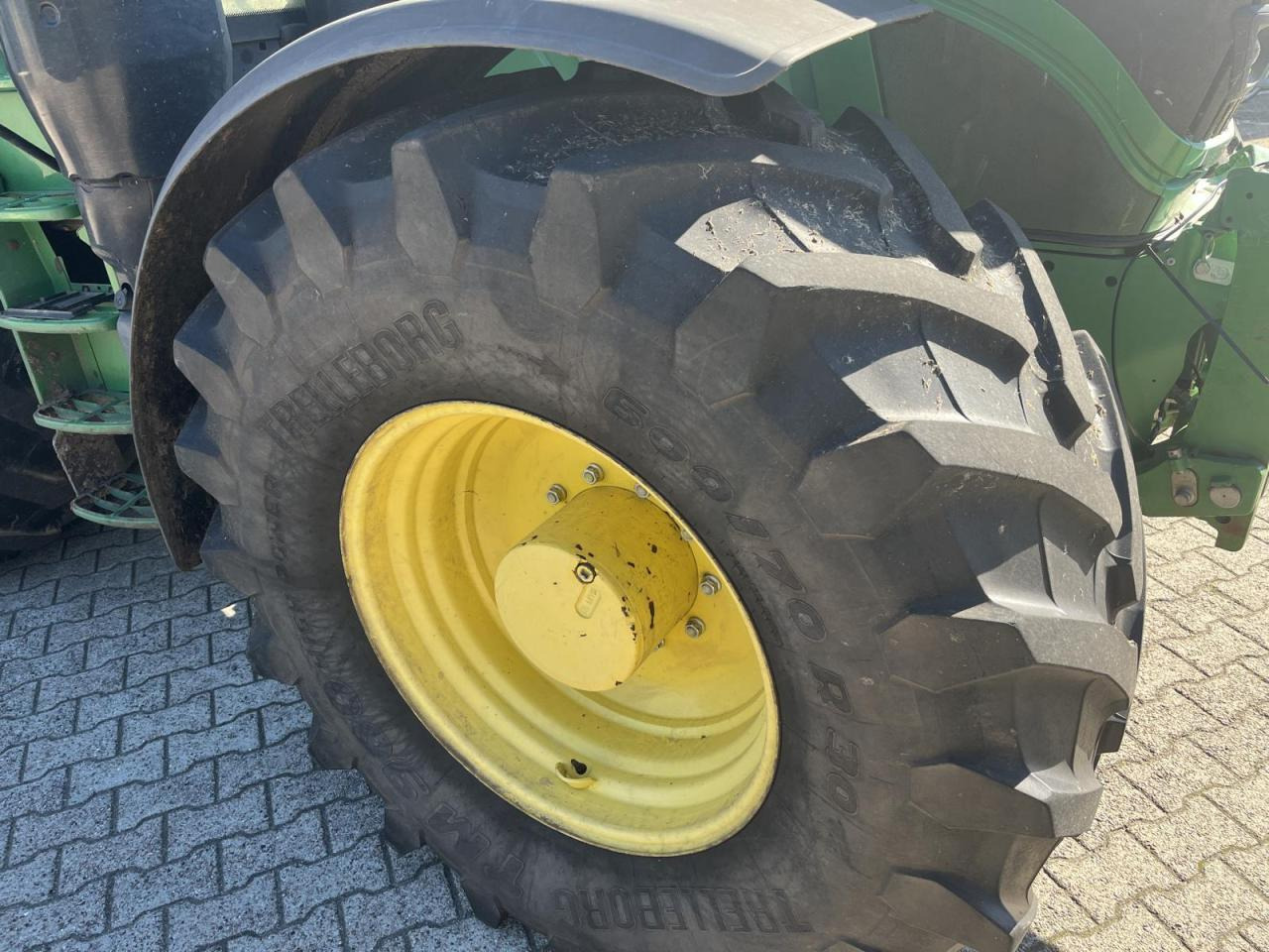 John Deere 6215R - جرار: صور 3 John Deere 6215R - جرار: صور 3