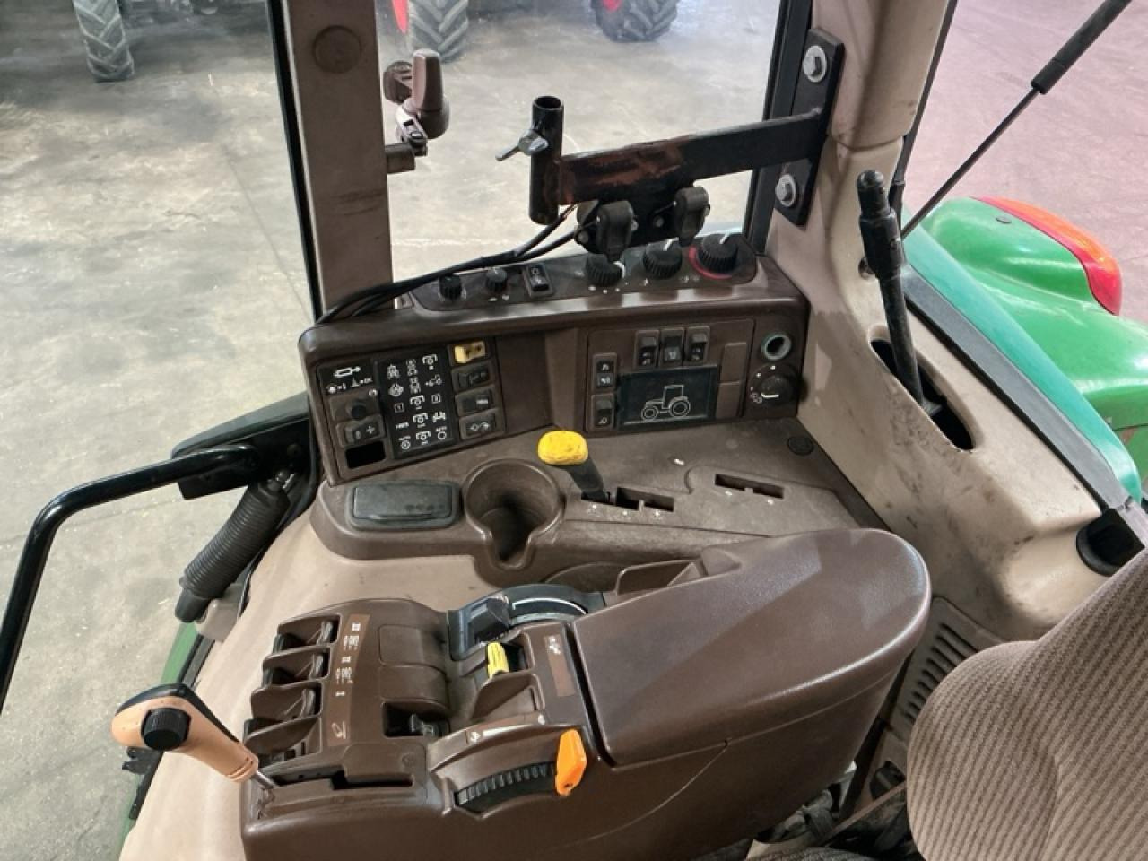 John Deere 6820 - جرار: صور 5 John Deere 6820 - جرار: صور 5