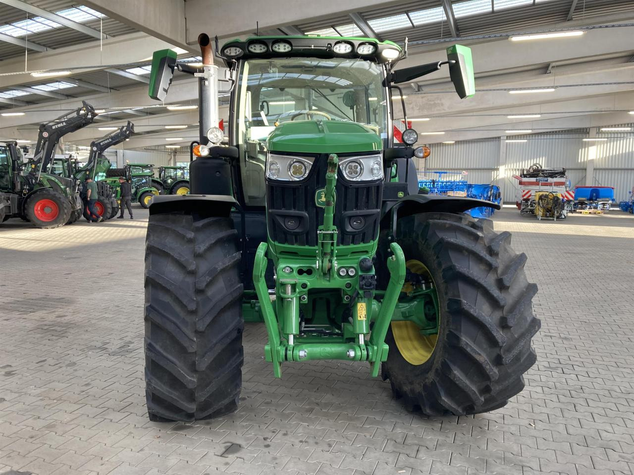 John Deere 6R 185 - جرار: صور 4 John Deere 6R 185 - جرار: صور 4