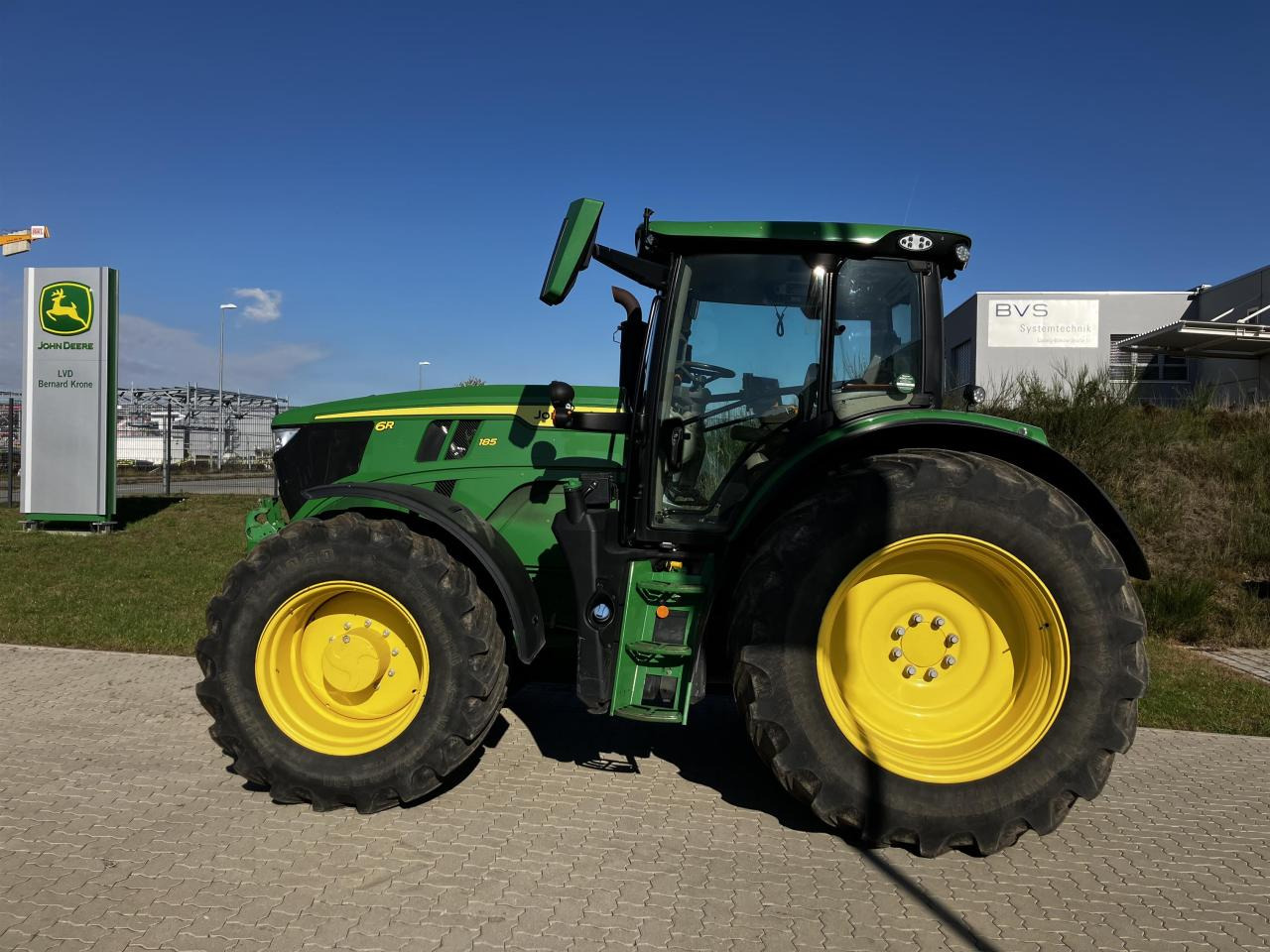 John Deere 6R 185 - جرار: صور 1 John Deere 6R 185 - جرار: صور 1