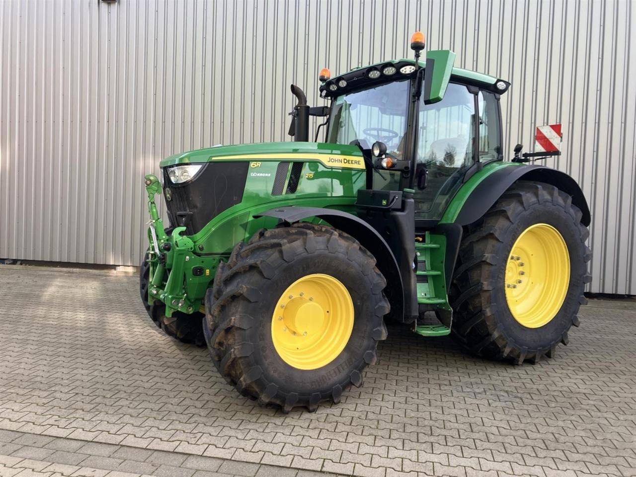 John Deere 6R 215 - جرار: صور 1 John Deere 6R 215 - جرار: صور 1
