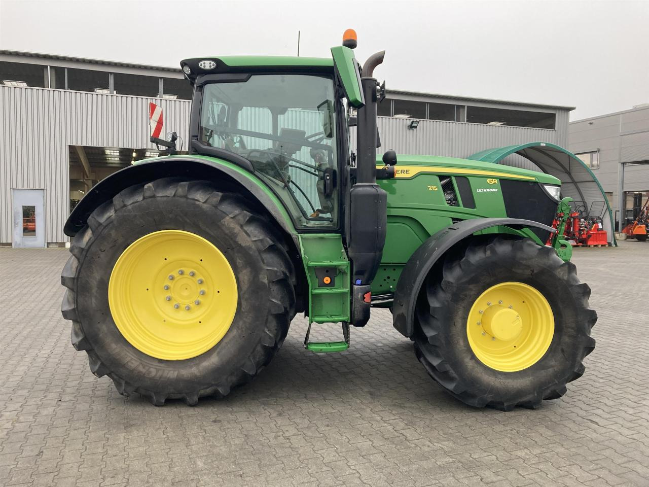 John Deere 6R 215 - جرار: صور 4 John Deere 6R 215 - جرار: صور 4
