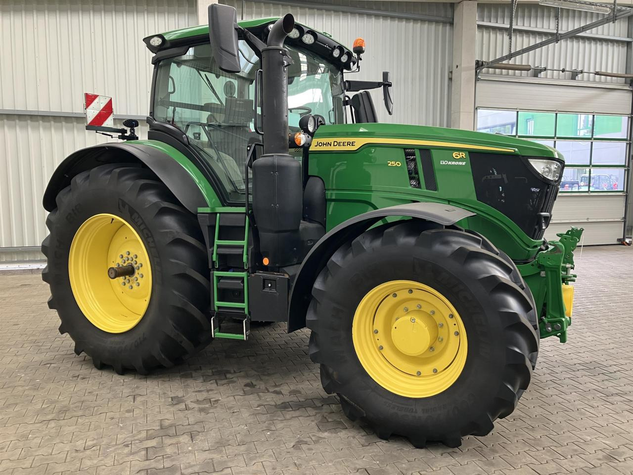 John Deere 6R 250 - جرار: صور 2 John Deere 6R 250 - جرار: صور 2