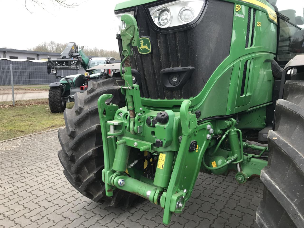 John Deere 6R 250 - جرار: صور 4 John Deere 6R 250 - جرار: صور 4