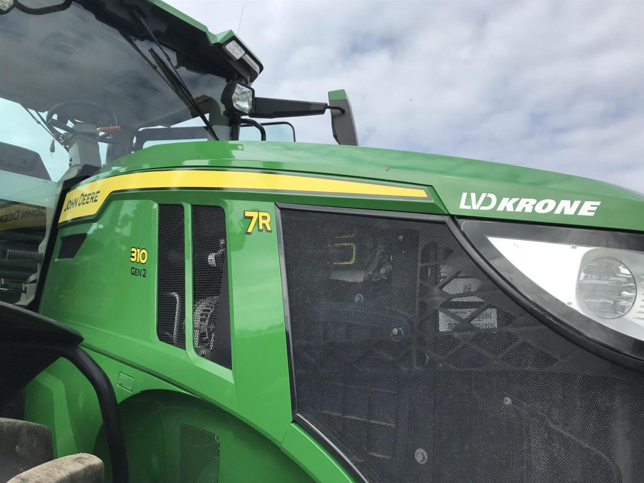 John Deere 7R 310 - جرار: صور 1 John Deere 7R 310 - جرار: صور 1