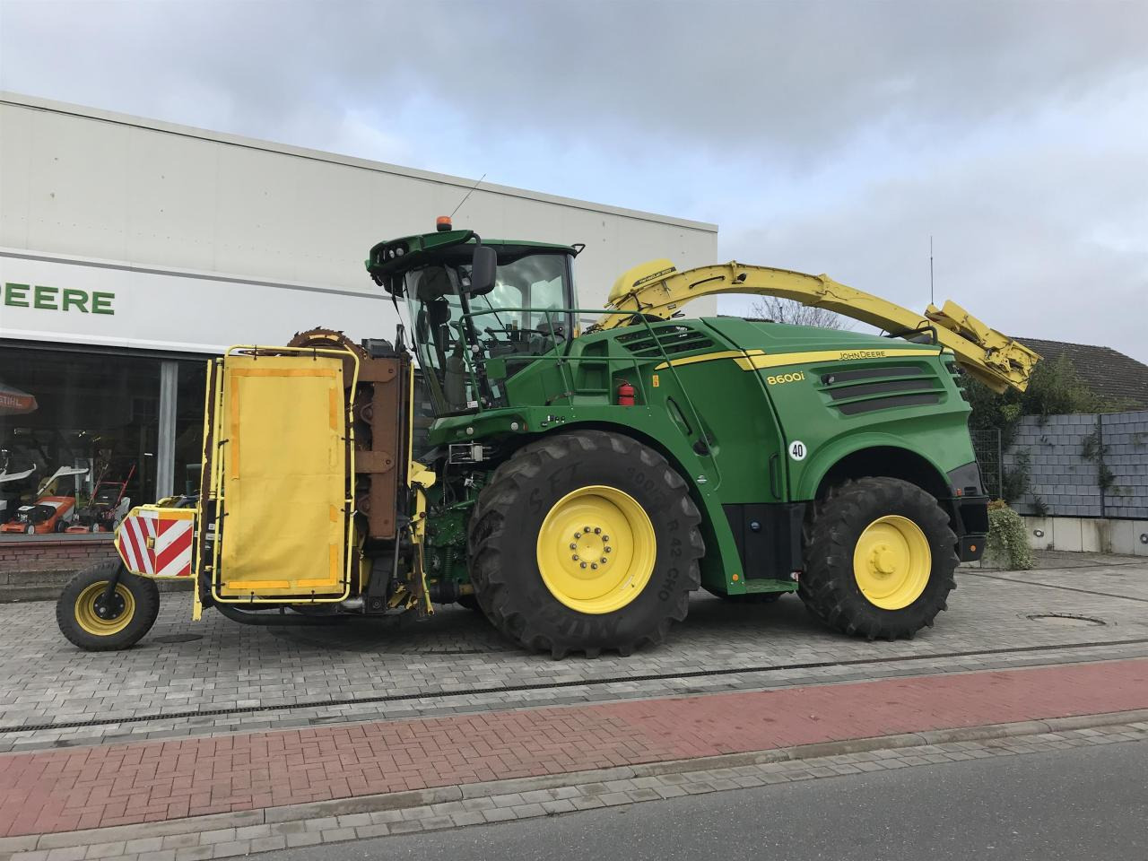 John Deere 8600 - حصادة الأعلاف: صور 1 John Deere 8600 - حصادة الأعلاف: صور 1