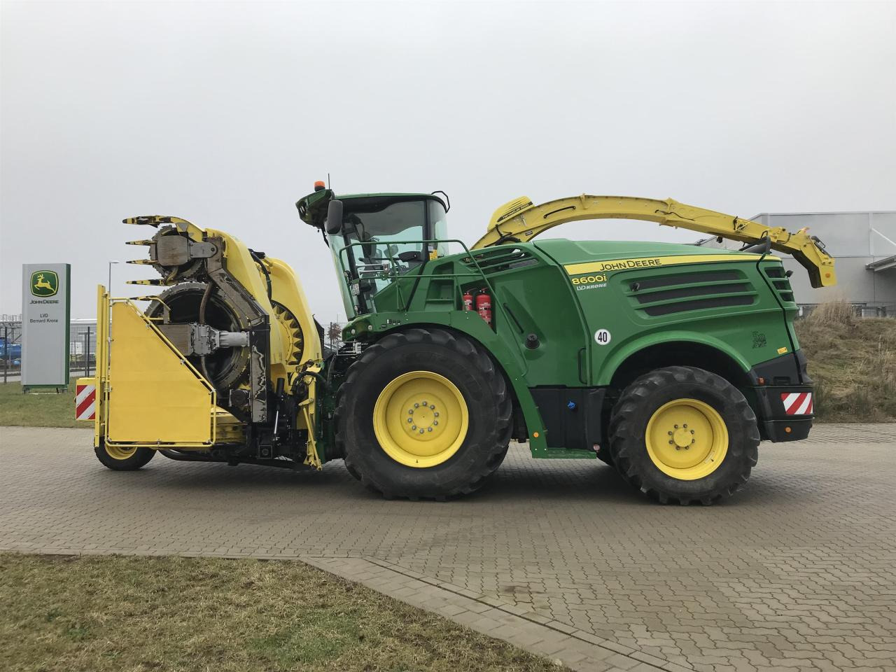 John Deere 8600 - حصادة الأعلاف: صور 1 John Deere 8600 - حصادة الأعلاف: صور 1