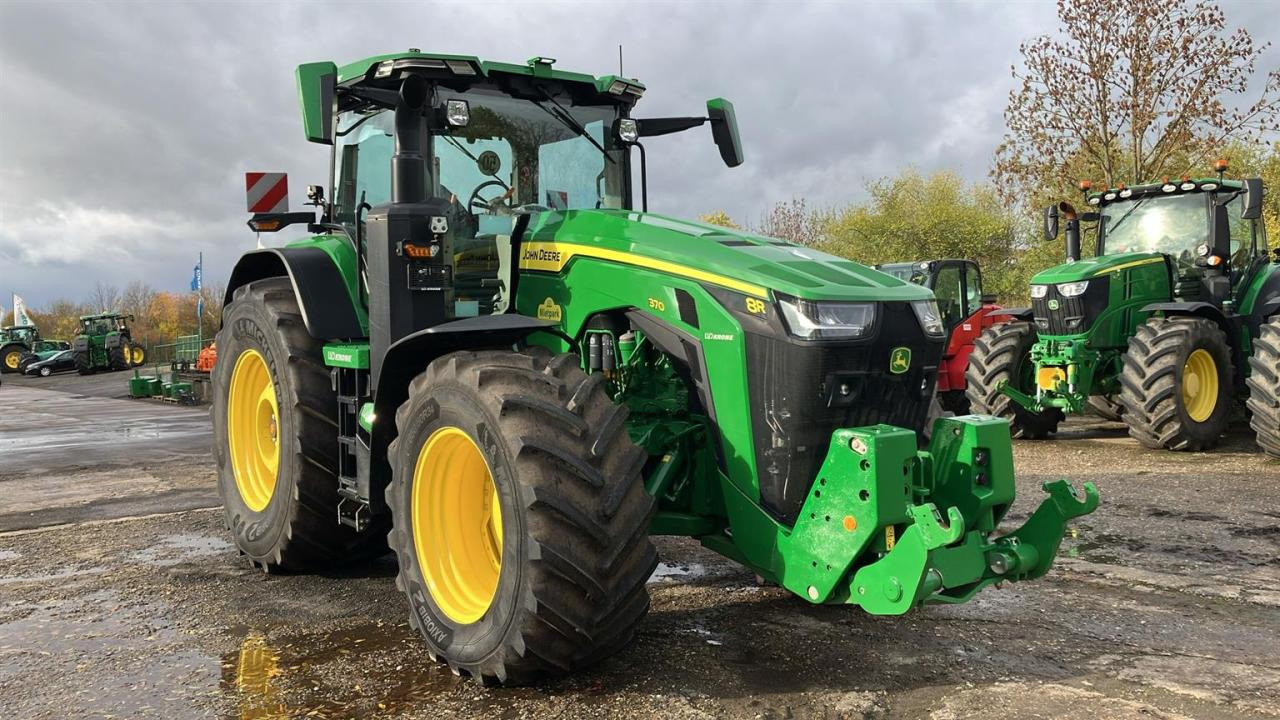 John Deere 8R 370 - جرار: صور 1 John Deere 8R 370 - جرار: صور 1