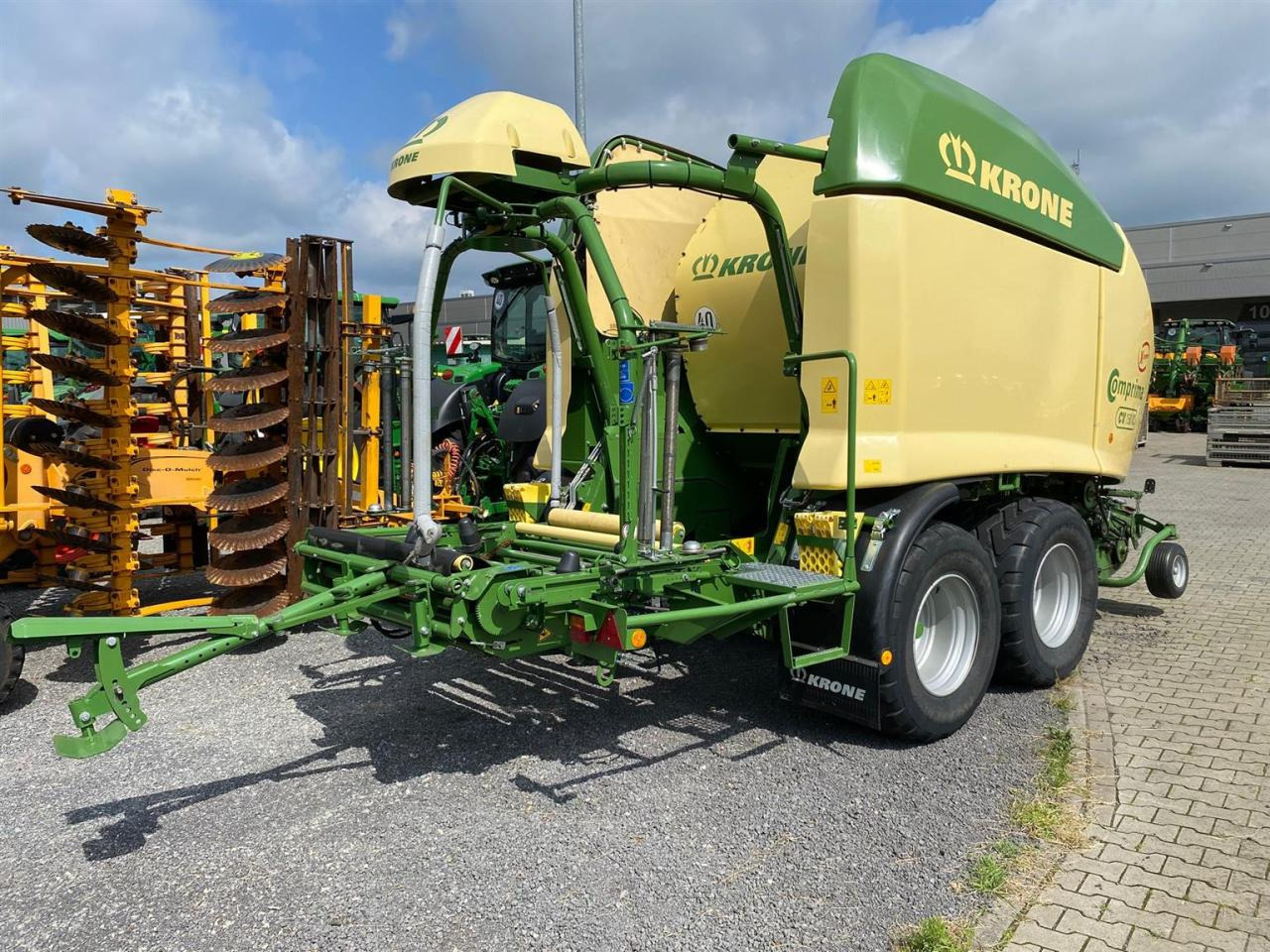 Krone CV 150 XC x-treme - مكبس القش الدائري: صور 2 Krone CV 150 XC x-treme - مكبس القش الدائري: صور 2