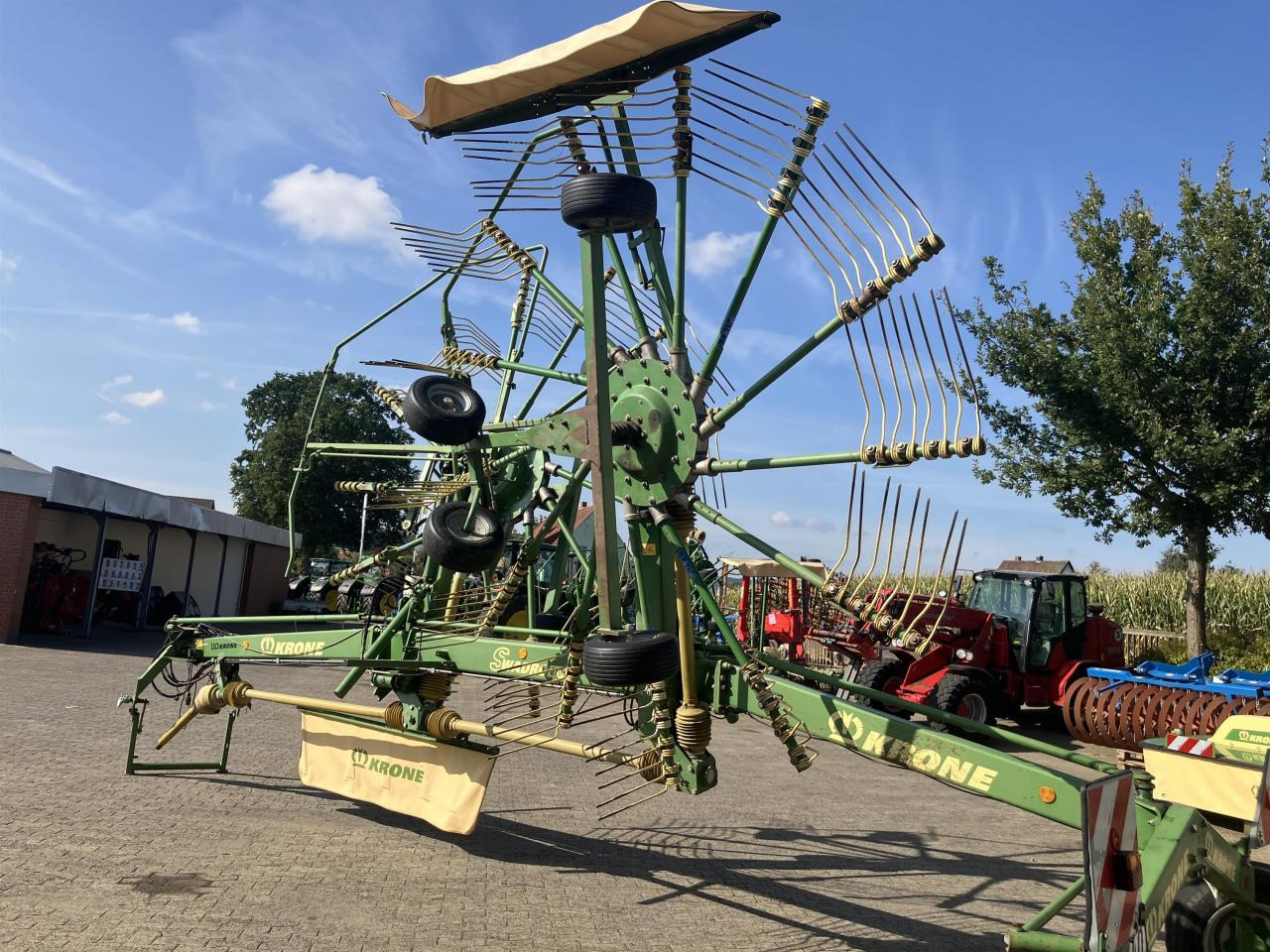 Krone SWADRO 810 - لمّامَة القش: صور 3 Krone SWADRO 810 - لمّامَة القش: صور 3