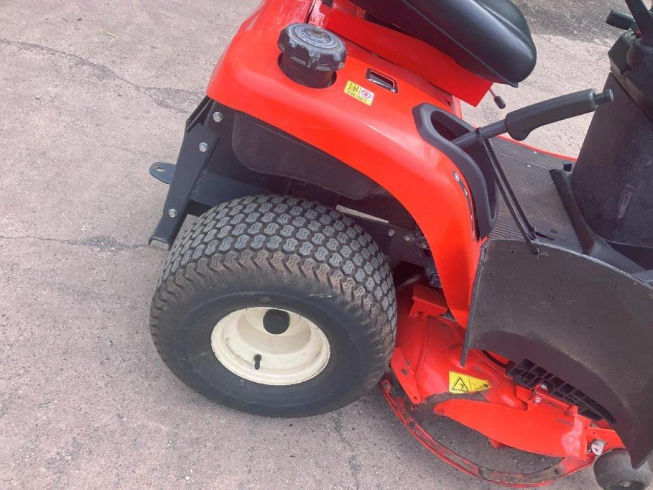 Kubota GR1600-ID-II - جزازة المروج: صور 5 Kubota GR1600-ID-II - جزازة المروج: صور 5