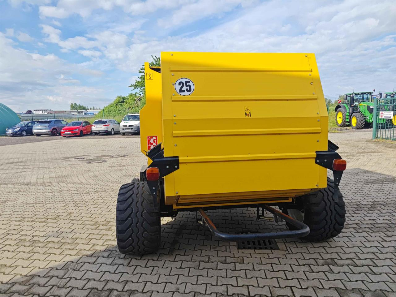 New Holland BR6090 - مكبس القش الدائري: صور 4 New Holland BR6090 - مكبس القش الدائري: صور 4