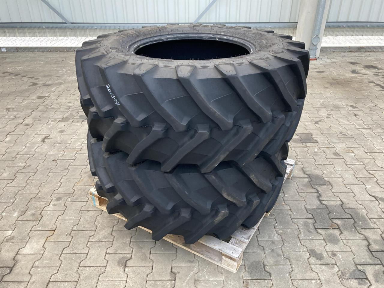 Trelleborg 540/65R28 - الإطارات - الآلات والماكينات الزراعية: صور 1 Trelleborg 540/65R28 - الإطارات - الآلات والماكينات الزراعية: صور 1
