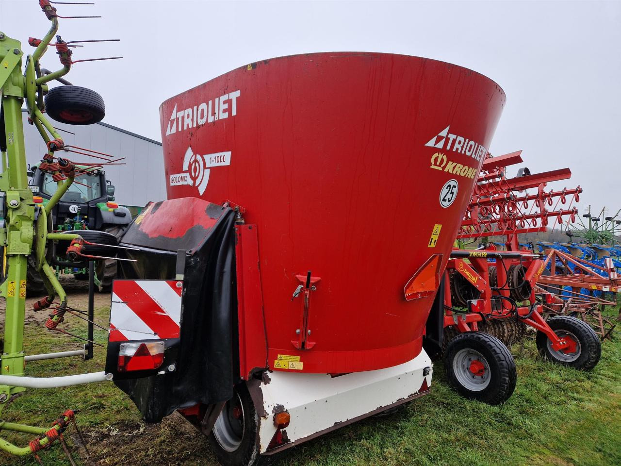 Trioliet Solomix 1-1000 ZK - آلة خلط وتوزيع الأعلاف: صور 5 Trioliet Solomix 1-1000 ZK - آلة خلط وتوزيع الأعلاف: صور 5