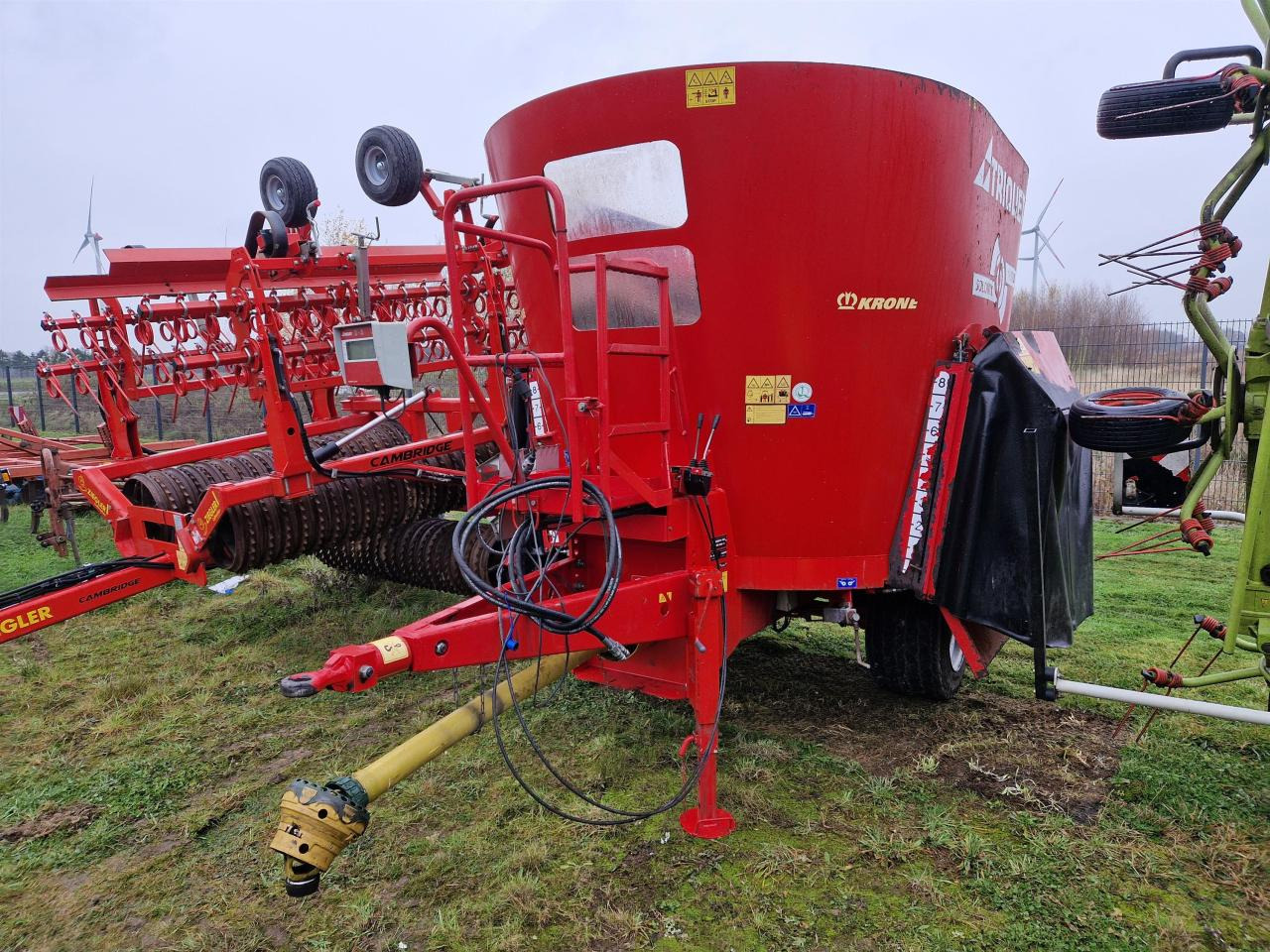 Trioliet Solomix 1-1000 ZK - آلة خلط وتوزيع الأعلاف: صور 1 Trioliet Solomix 1-1000 ZK - آلة خلط وتوزيع الأعلاف: صور 1