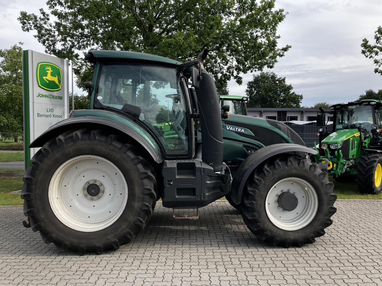 Valtra T174 Versu - جرار: صور 2 Valtra T174 Versu - جرار: صور 2