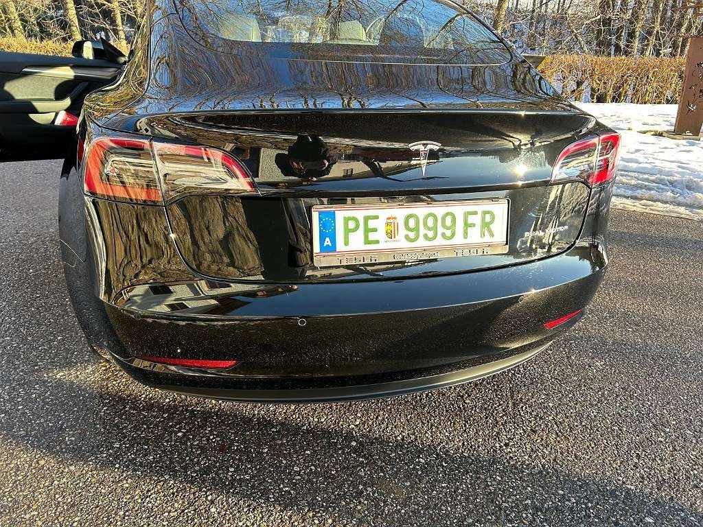 Tesla Model 3 Long Range - سيارة: صور 4 Tesla Model 3 Long Range - سيارة: صور 4