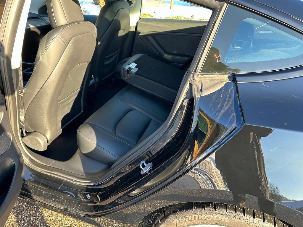 Tesla Model 3 Long Range - سيارة: صور 5 Tesla Model 3 Long Range - سيارة: صور 5