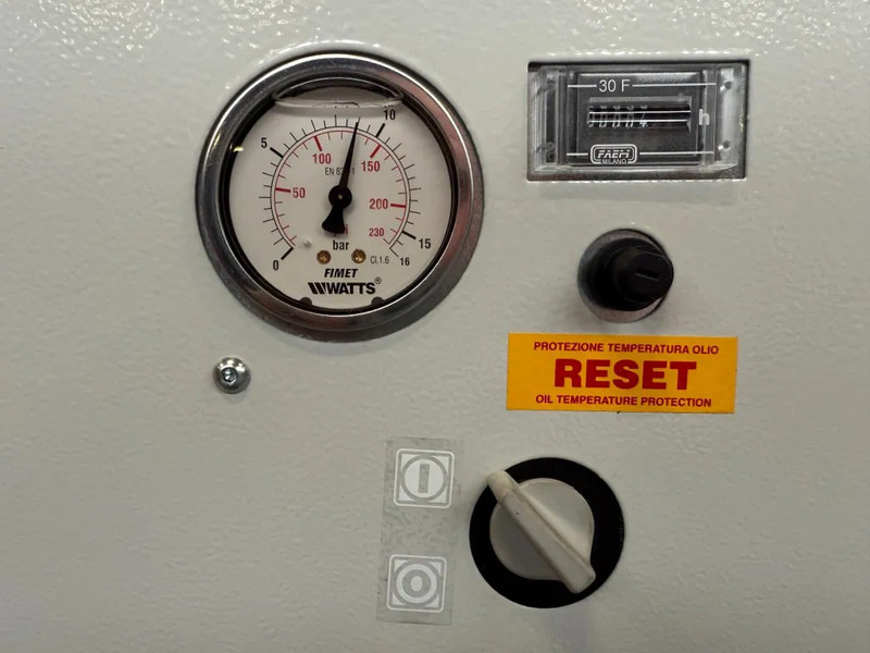 Fiac LS 8 - 200 Elektrische Schroefcompressor 6 kW 736 L / min 10 Bar New ! Overstock ! - ضاغط الهواء: صور 4 Fiac LS 8 - 200 Elektrische Schroefcompressor 6 kW 736 L / min 10 Bar New ! Overstock ! - ضاغط الهواء: صور 4