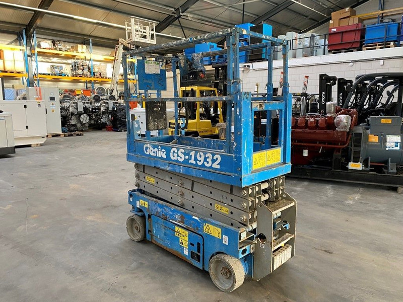 رافعات مقصية Genie GS 1932 Elektrische Schaarhoogwerker 7.8 meter werkhoogte 304 uur !: صور 9