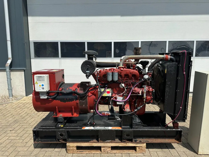 Iveco 8061 Marelli 150 kVA noodstroom generatorset ATS automatische netovername - مجموعة المولدات: صور 5 Iveco 8061 Marelli 150 kVA noodstroom generatorset ATS automatische netovername - مجموعة المولدات: صور 5