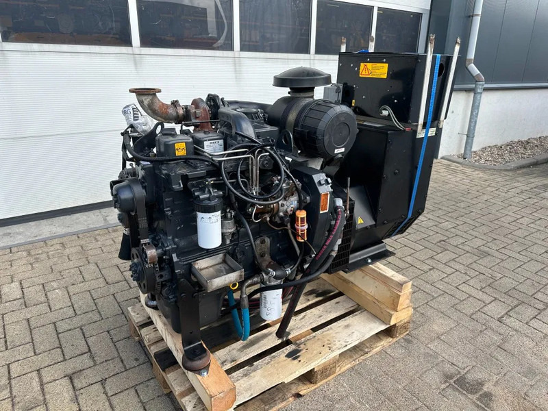Iveco FPT NEF45 SM1A.A0 Stamford 60 kVA generatorset - مجموعة المولدات: صور 3 Iveco FPT NEF45 SM1A.A0 Stamford 60 kVA generatorset - مجموعة المولدات: صور 3