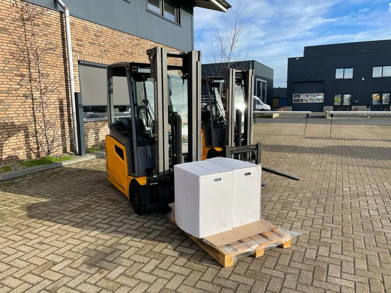 Jungheinrich EFG 216 Elektra 1.6 ton Triplex Freelift Sideshift Elektra Heftruck - رافعة شوكية كهربائية: صور 4 Jungheinrich EFG 216 Elektra 1.6 ton Triplex Freelift Sideshift Elektra Heftruck - رافعة شوكية كهربائية: صور 4