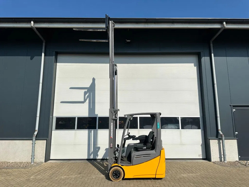 رافعة شوكية كهربائية Jungheinrich EFG 216K 1.6 ton Triplex Freelift Sideshift Elektra Heftruck Accu 2020: صور 7 رافعة شوكية كهربائية Jungheinrich EFG 216K 1.6 ton Triplex Freelift Sideshift Elektra Heftruck Accu 2020: صور 7