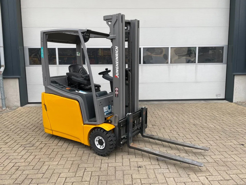 Jungheinrich EFG 216K 1.6 ton Triplex Freelift Sideshift Elektra Heftruck Accu 2020 - رافعة شوكية: صور 2 Jungheinrich EFG 216K 1.6 ton Triplex Freelift Sideshift Elektra Heftruck Accu 2020 - رافعة شوكية: صور 2