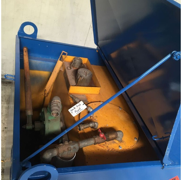 Kiwa IBC Elzinga Machinefabriek 1000 liter IBC Dieseltank met handpomp - خزان تخزين: صور 3 Kiwa IBC Elzinga Machinefabriek 1000 liter IBC Dieseltank met handpomp - خزان تخزين: صور 3