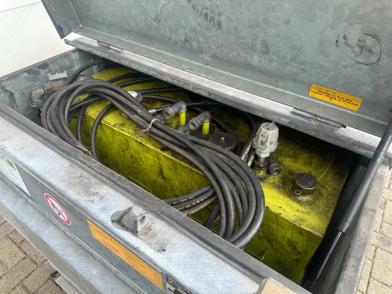 Kiwa IBC Steenbergen 750 liter Dieseltank met Handpomp Milieutank Gegalvaniseerd - خزان تخزين: صور 5 Kiwa IBC Steenbergen 750 liter Dieseltank met Handpomp Milieutank Gegalvaniseerd - خزان تخزين: صور 5