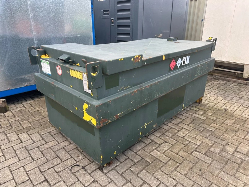Kiwa IBC Steenbergen KIWA IBC 1500 liter dieseltank met handpomp - خزان تخزين: صور 4 Kiwa IBC Steenbergen KIWA IBC 1500 liter dieseltank met handpomp - خزان تخزين: صور 4