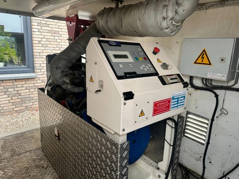 Perkins DIBO IBH-M 20015 Hogedruk unit 200 Bar 1500 L / min Mobiele Aanhanger 12.5 kVA aggregaat - ماكينة غسيل ضغط عالي: صور 3 Perkins DIBO IBH-M 20015 Hogedruk unit 200 Bar 1500 L / min Mobiele Aanhanger 12.5 kVA aggregaat - ماكينة غسيل ضغط عالي: صور 3