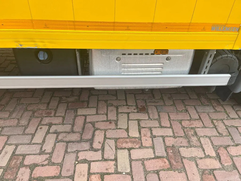 بصندوق مغلق شاحنة DAF LF 210 FA 12 TN: صور 15