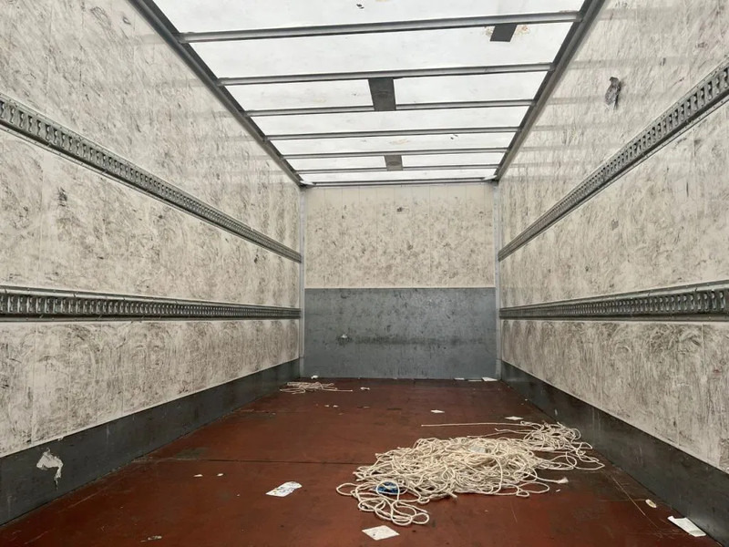 بصندوق مغلق شاحنة DAF LF 210 FA 12 TN: صور 17