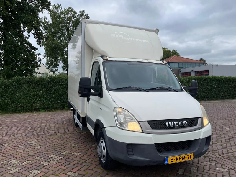 Iveco Daily 40 C14 - الشاحنات الصغيرة صندوق مغلق: صور 4 Iveco Daily 40 C14 - الشاحنات الصغيرة صندوق مغلق: صور 4