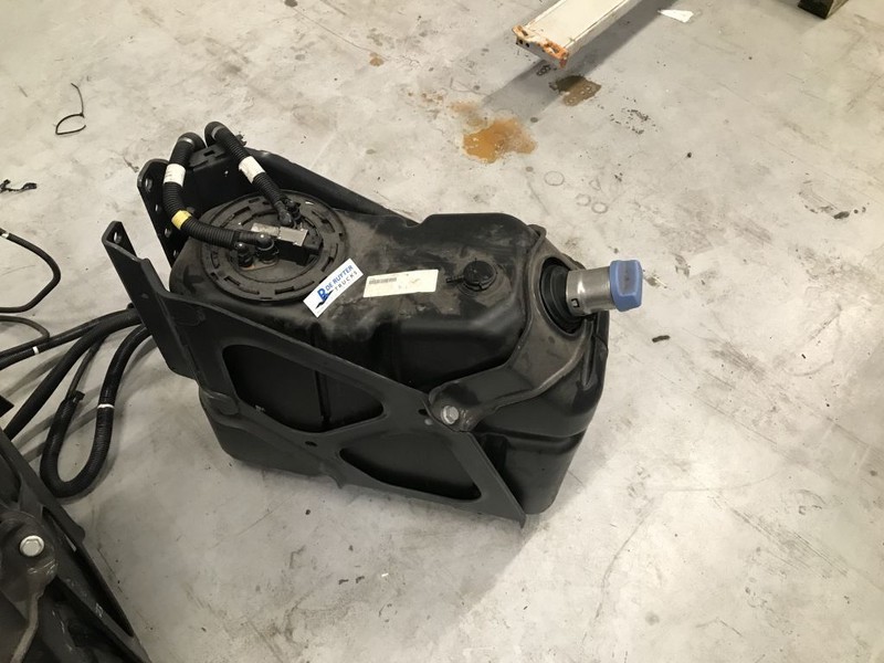 Mercedes-Benz Ad-blue tank met vlotter en steun - خزان AdBlue - شاحنة: صور 4 Mercedes-Benz Ad-blue tank met vlotter en steun - خزان AdBlue - شاحنة: صور 4