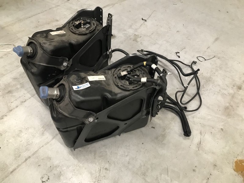 Mercedes-Benz Ad-blue tank met vlotter en steun - خزان AdBlue - شاحنة: صور 1 Mercedes-Benz Ad-blue tank met vlotter en steun - خزان AdBlue - شاحنة: صور 1