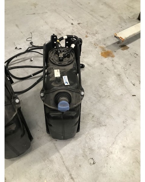 Mercedes-Benz Ad-blue tank met vlotter en steun - خزان AdBlue - شاحنة: صور 3 Mercedes-Benz Ad-blue tank met vlotter en steun - خزان AdBlue - شاحنة: صور 3