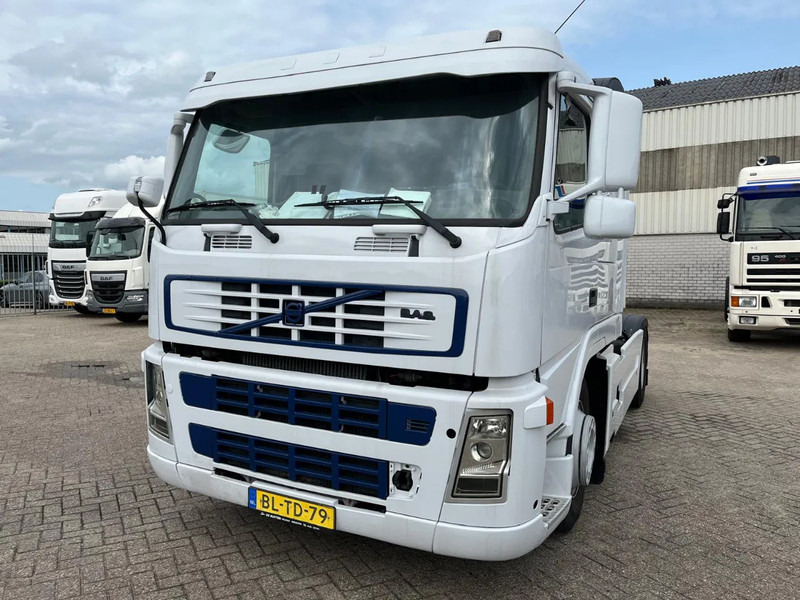 Volvo FM 9 MOTOR DEFECT (motor start wel maar kan niet rijden) - شاحنة جرار: صور 2 Volvo FM 9 MOTOR DEFECT (motor start wel maar kan niet rijden) - شاحنة جرار: صور 2