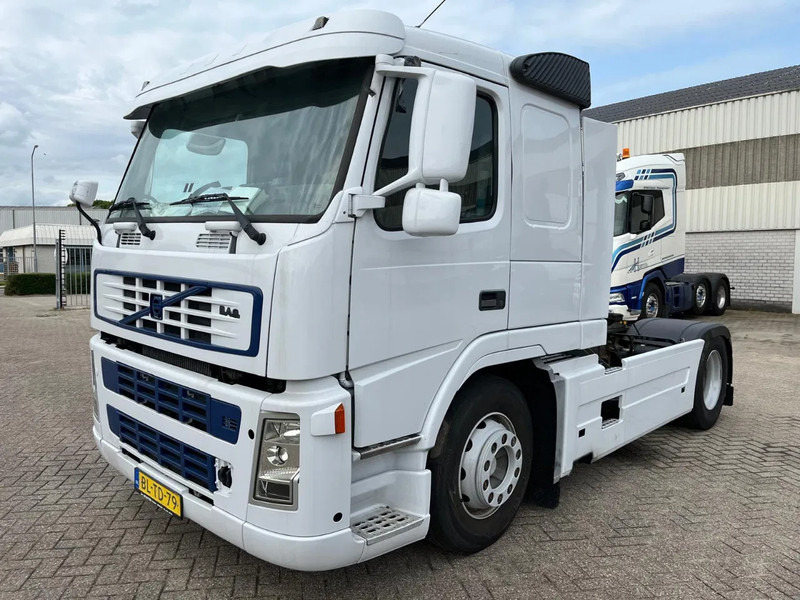 Volvo FM 9 MOTOR DEFECT (motor start wel maar kan niet rijden) - شاحنة جرار: صور 1 Volvo FM 9 MOTOR DEFECT (motor start wel maar kan niet rijden) - شاحنة جرار: صور 1
