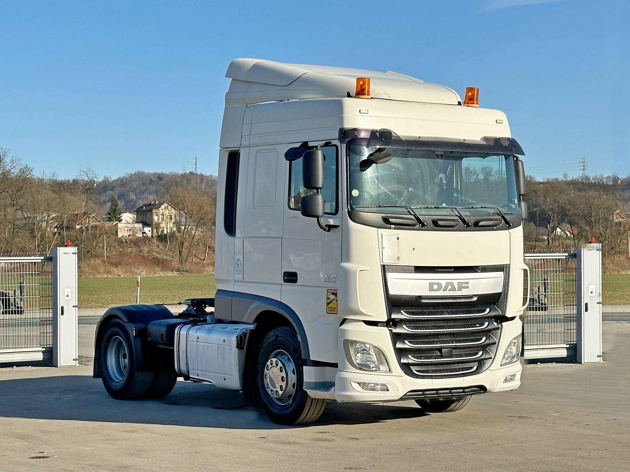 DAF XF 460 * Sattelzugmaschine * TOPZUSTAND - شاحنة جرار: صور 1 DAF XF 460 * Sattelzugmaschine * TOPZUSTAND - شاحنة جرار: صور 1